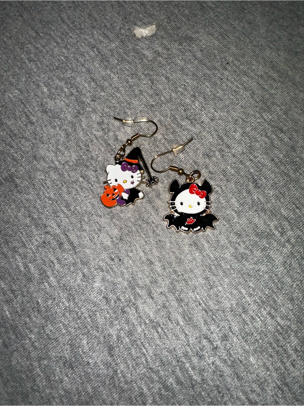 Hello kitty cute Halloween earrings! New!
